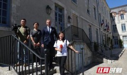 富县网红吃瓜事件视频曝光,视频曝光引发网友热议